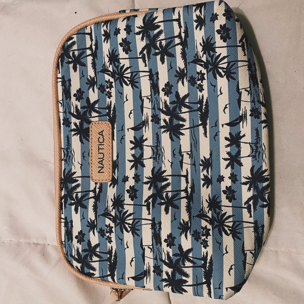 Nautica cosmetic bag - Picture 1 of 3